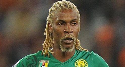 صورة تظهر الكاميروني سونج في بداية مرحلة التعافي